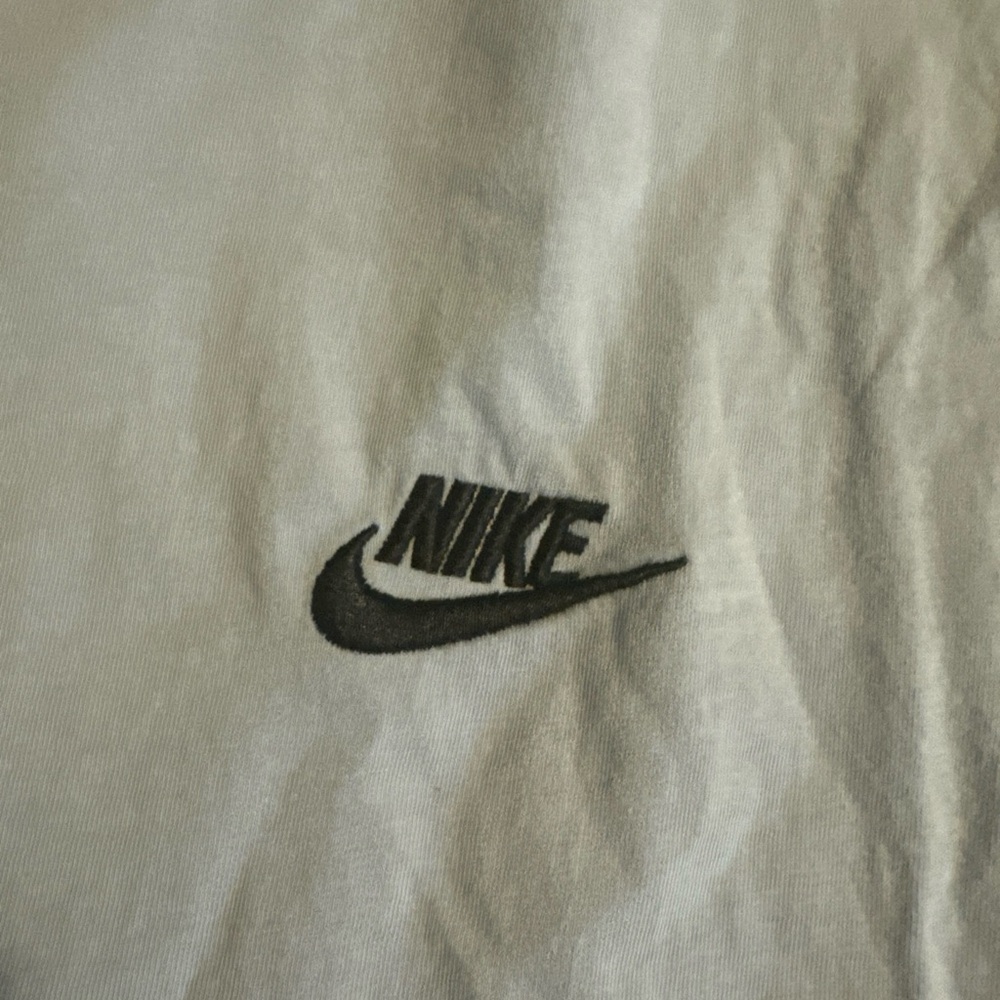 Men’s MEDIUM Nike Shirt New without tags